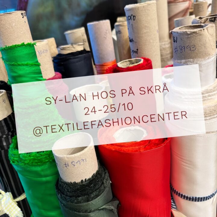 Minst 20 tygrullar i olika färger. Text över bilden: Sy-Lan hos På Skrå 24-25 oktober på Textile Fashion Center.