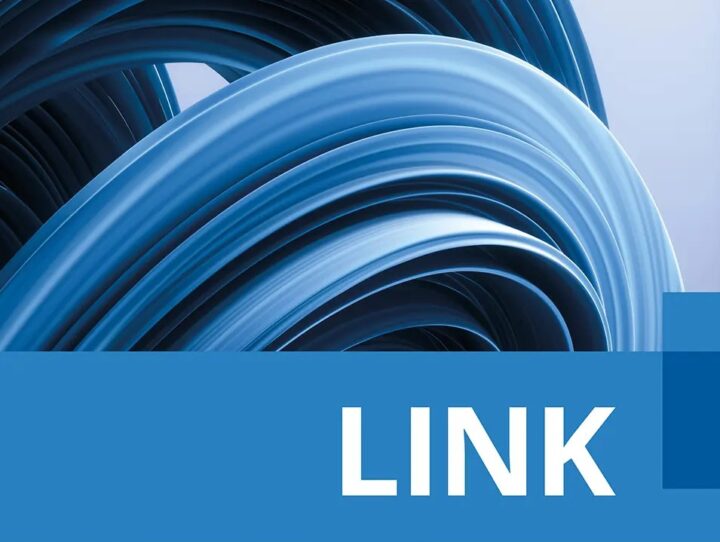 Blått foto med Links logotype.